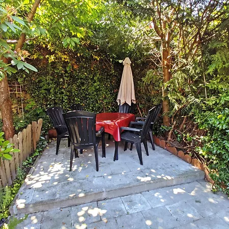 With Garden شقة سوبوت